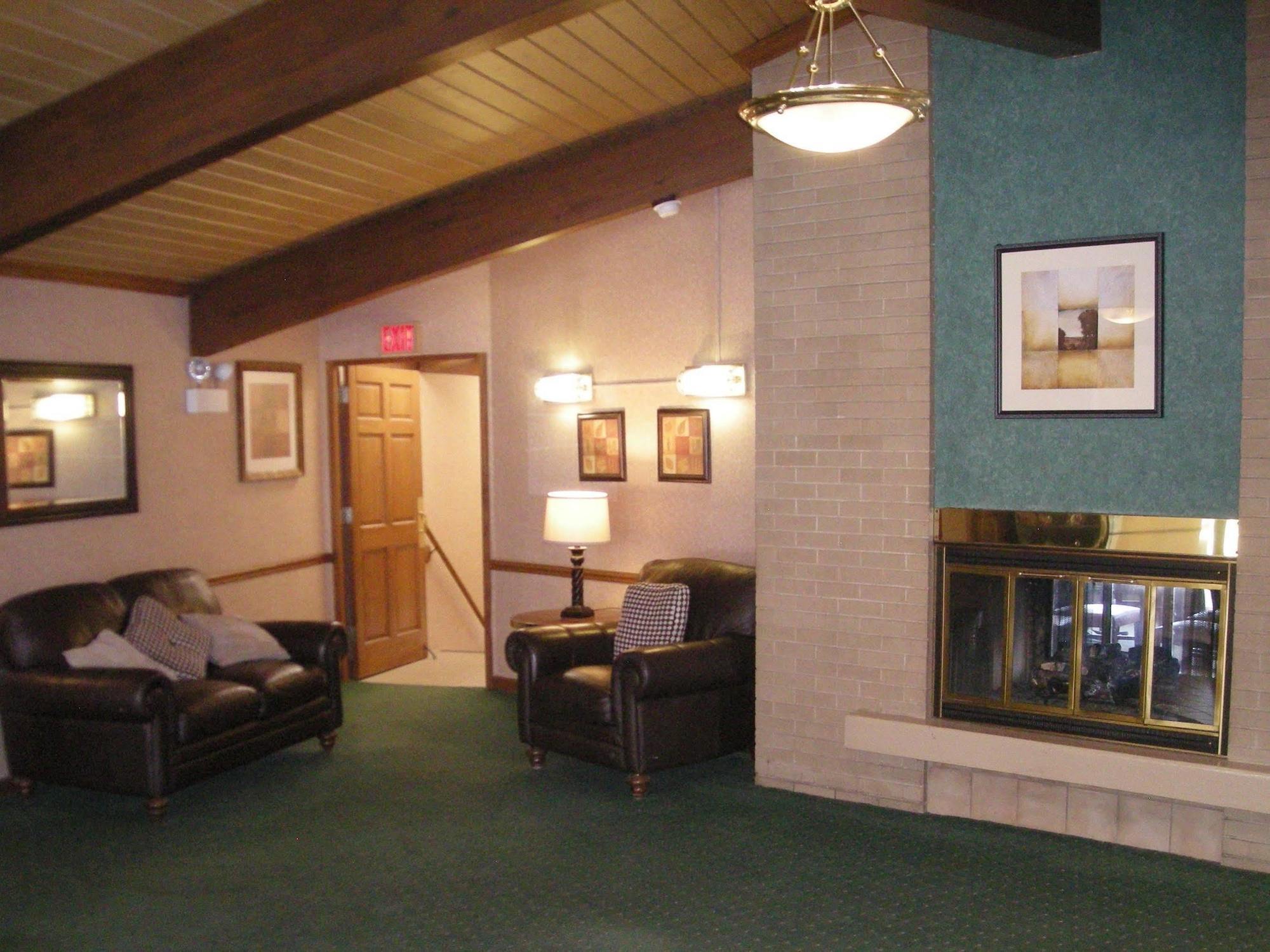 Travelodge By Wyndham Appleton Exterior photo