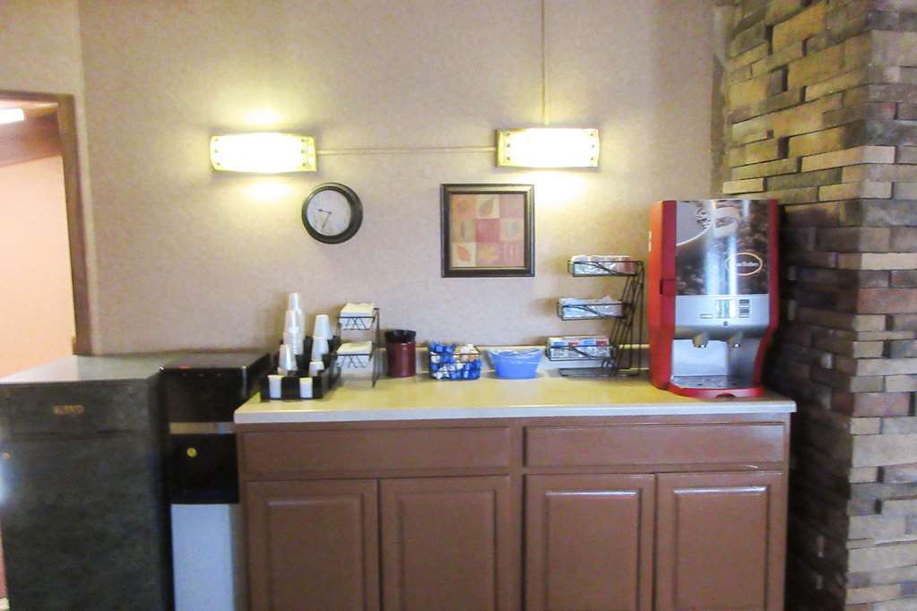 Travelodge By Wyndham Appleton Interior photo