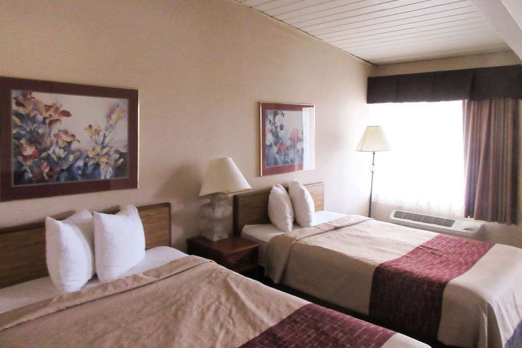 Travelodge By Wyndham Appleton Room photo