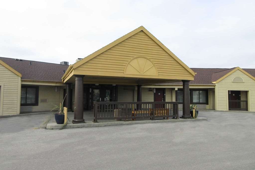 Travelodge By Wyndham Appleton Exterior photo
